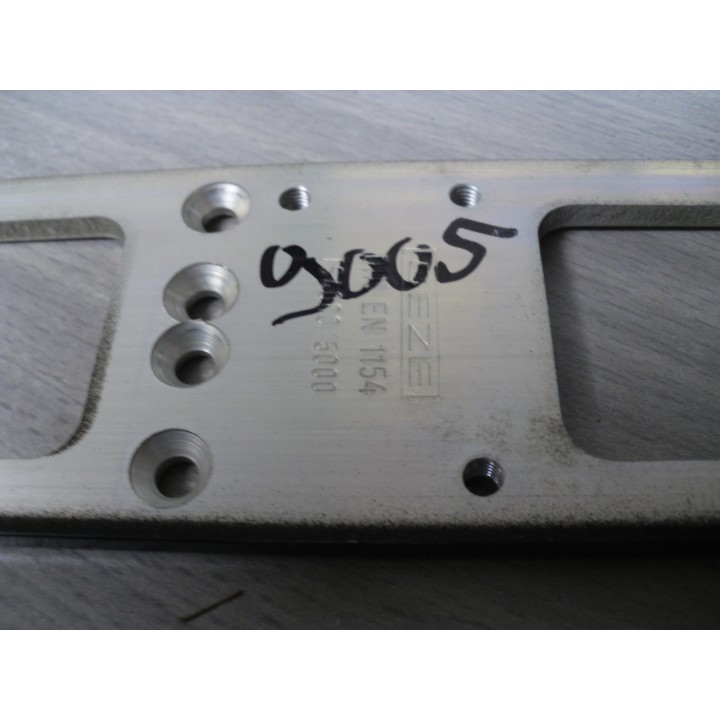 Schüco 212589 / GEZE Montageplatte TS 4000/5000 RAL 9005